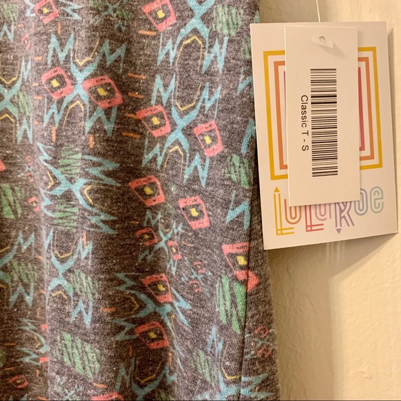 NWT LulaRoe Classic T (size S) Grey/Geometric - Picture 4 of 4